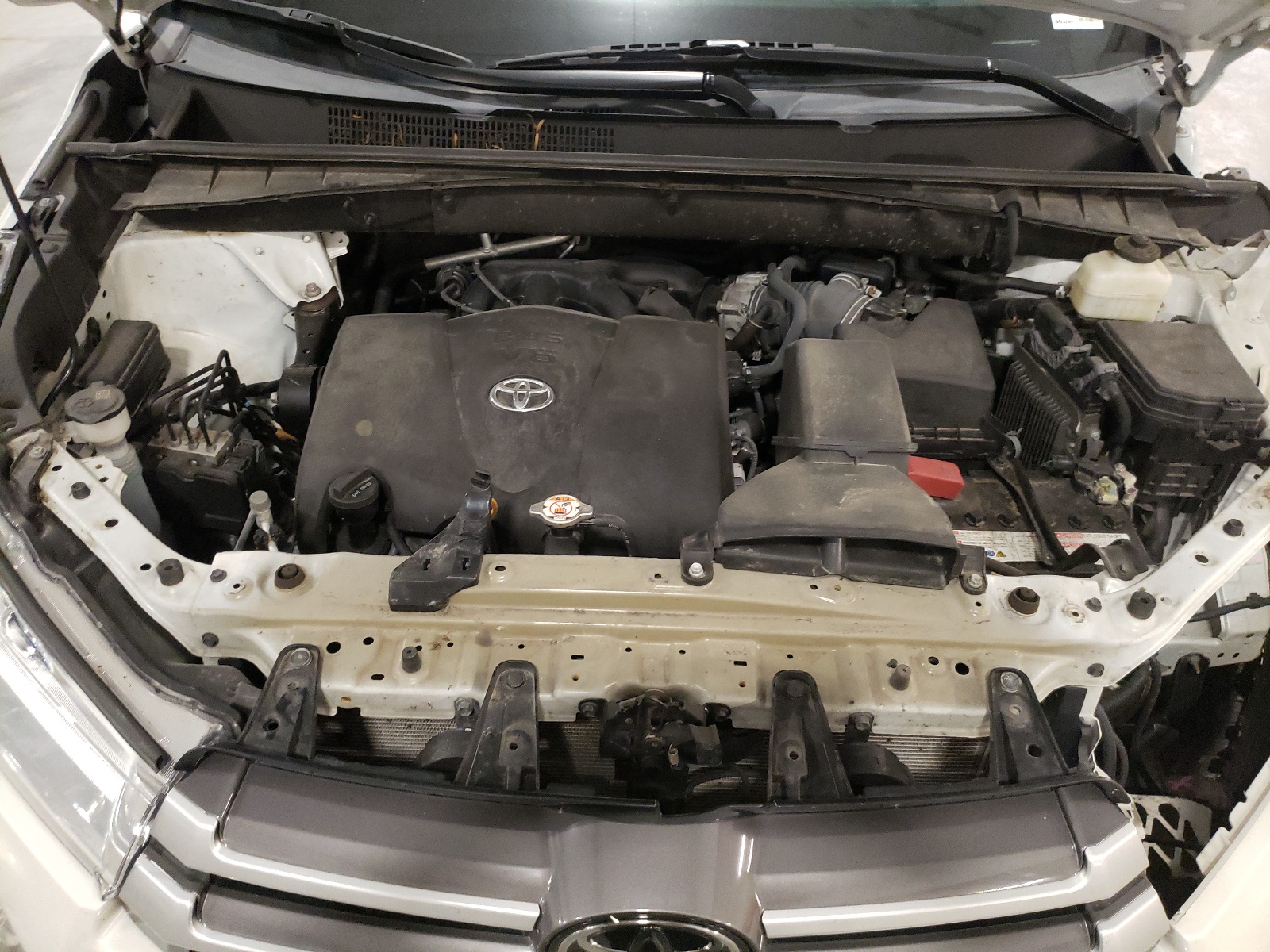 5TDJZRFH8JS558091 2018 Toyota Highlander Se