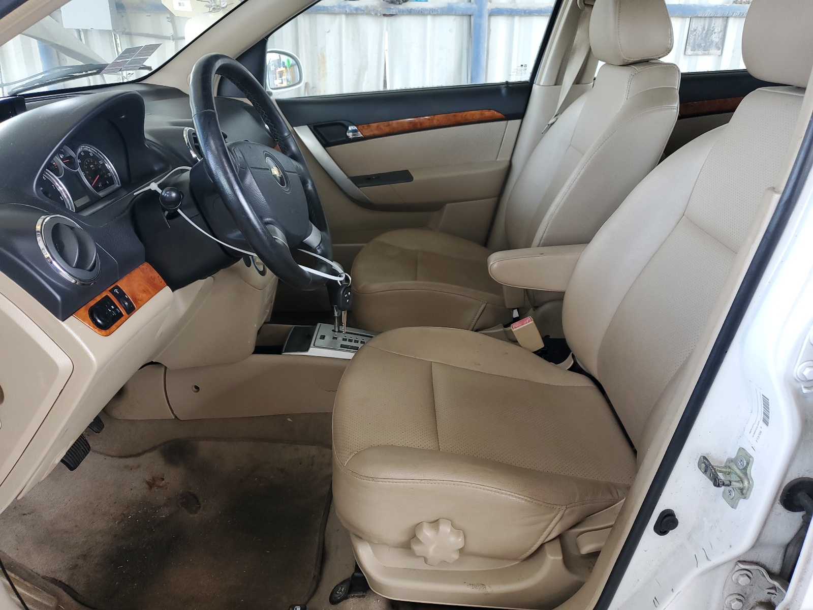 KL1TG6DE0BB251438 2011 Chevrolet Aveo Lt