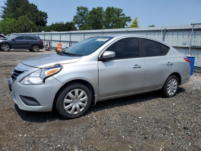 Седани NISSAN VERSA 2015 Сріблястий