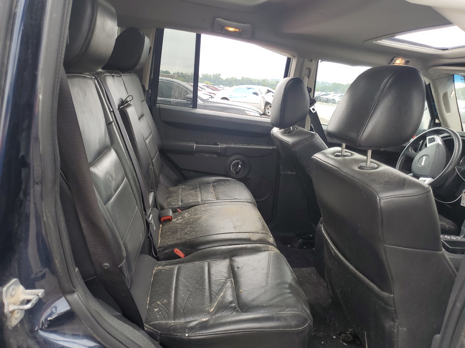 1J4RG4GK9AC125431 2010 Jeep Commander Sport