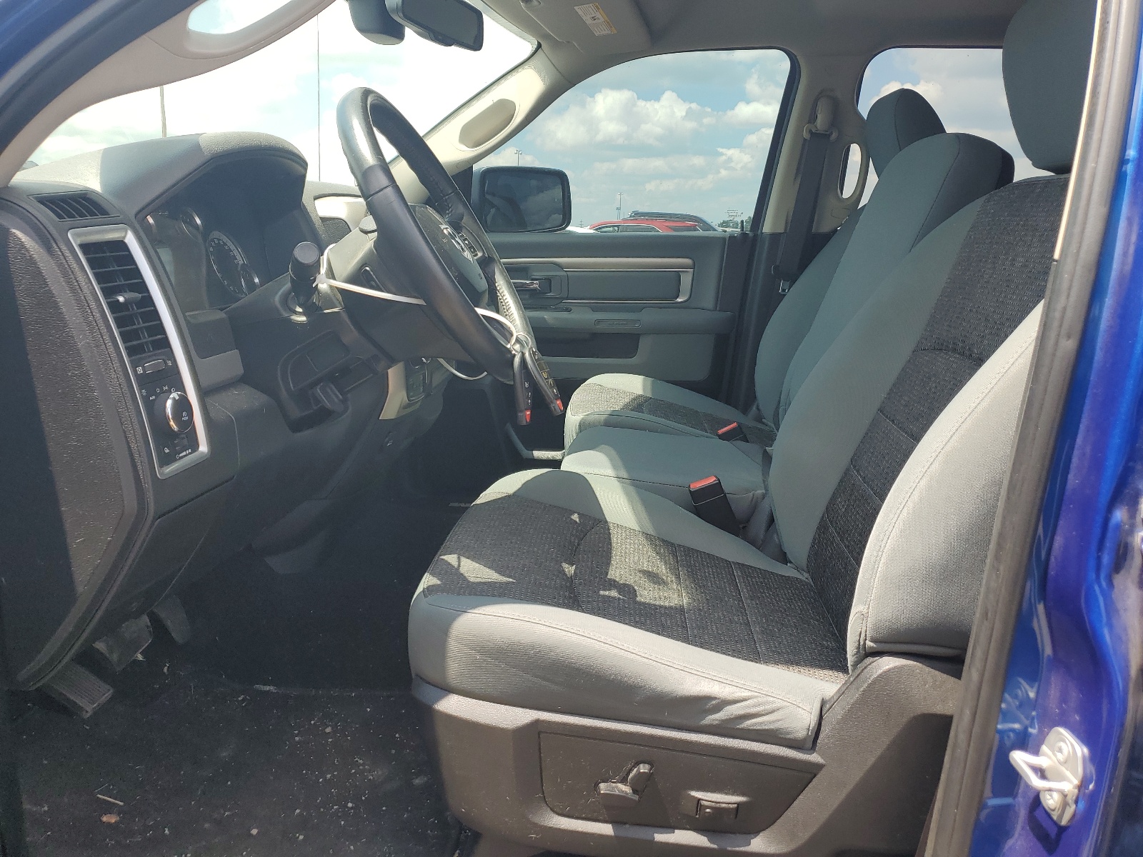 1C6RR7LG0JS293667 2018 Ram 1500 Slt