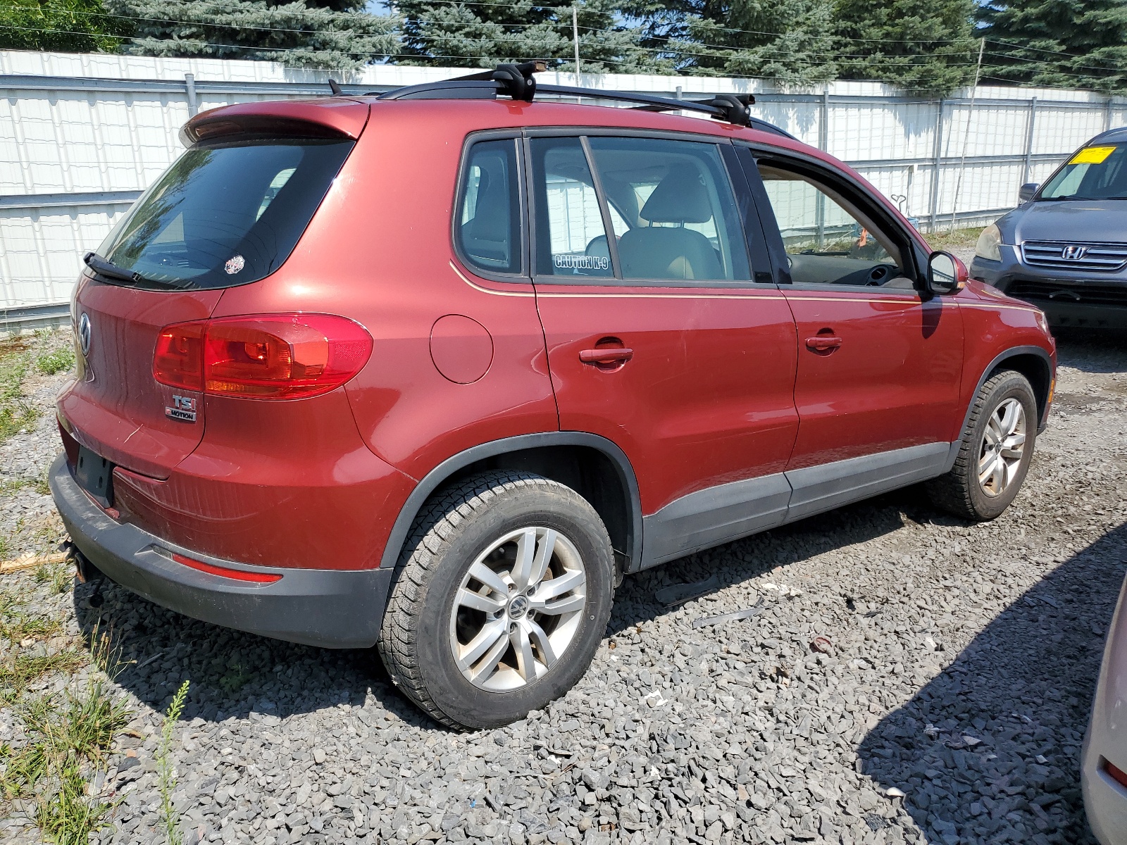 2016 Volkswagen Tiguan S vin: WVGBV7AX5GW020570