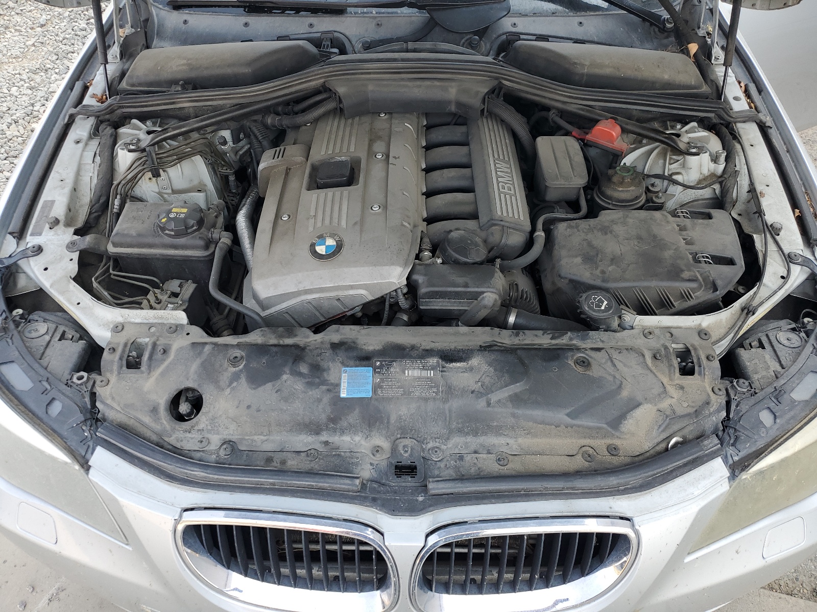 WBANF33576CB86883 2006 BMW 525 Xi