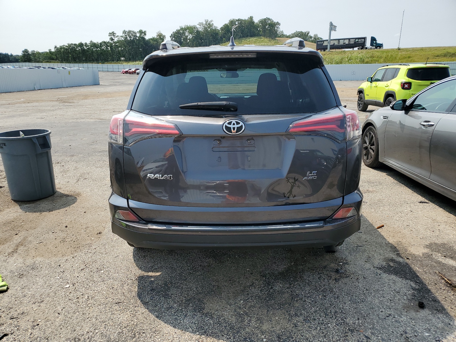 JTMBFREV0HJ711672 2017 Toyota Rav4 Le