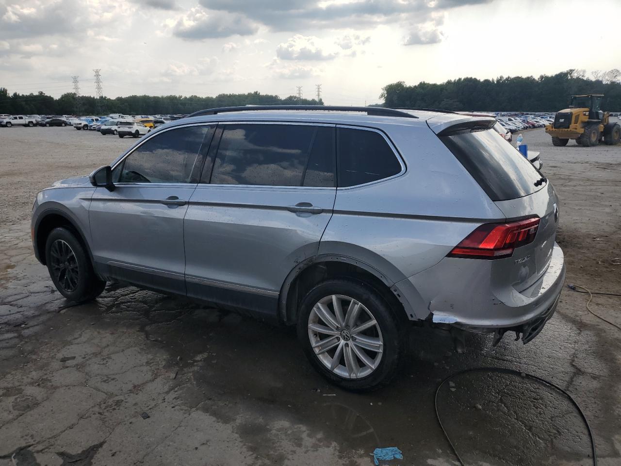 3VV2B7AX9MM126756 Volkswagen Tiguan SE 2