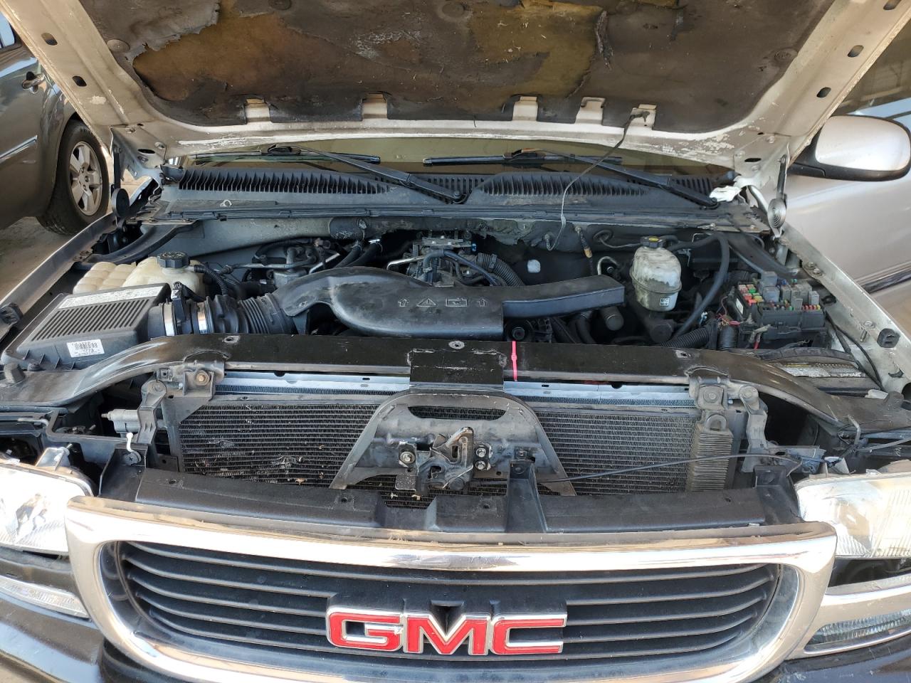 2005 GMC Yukon - Image 13
