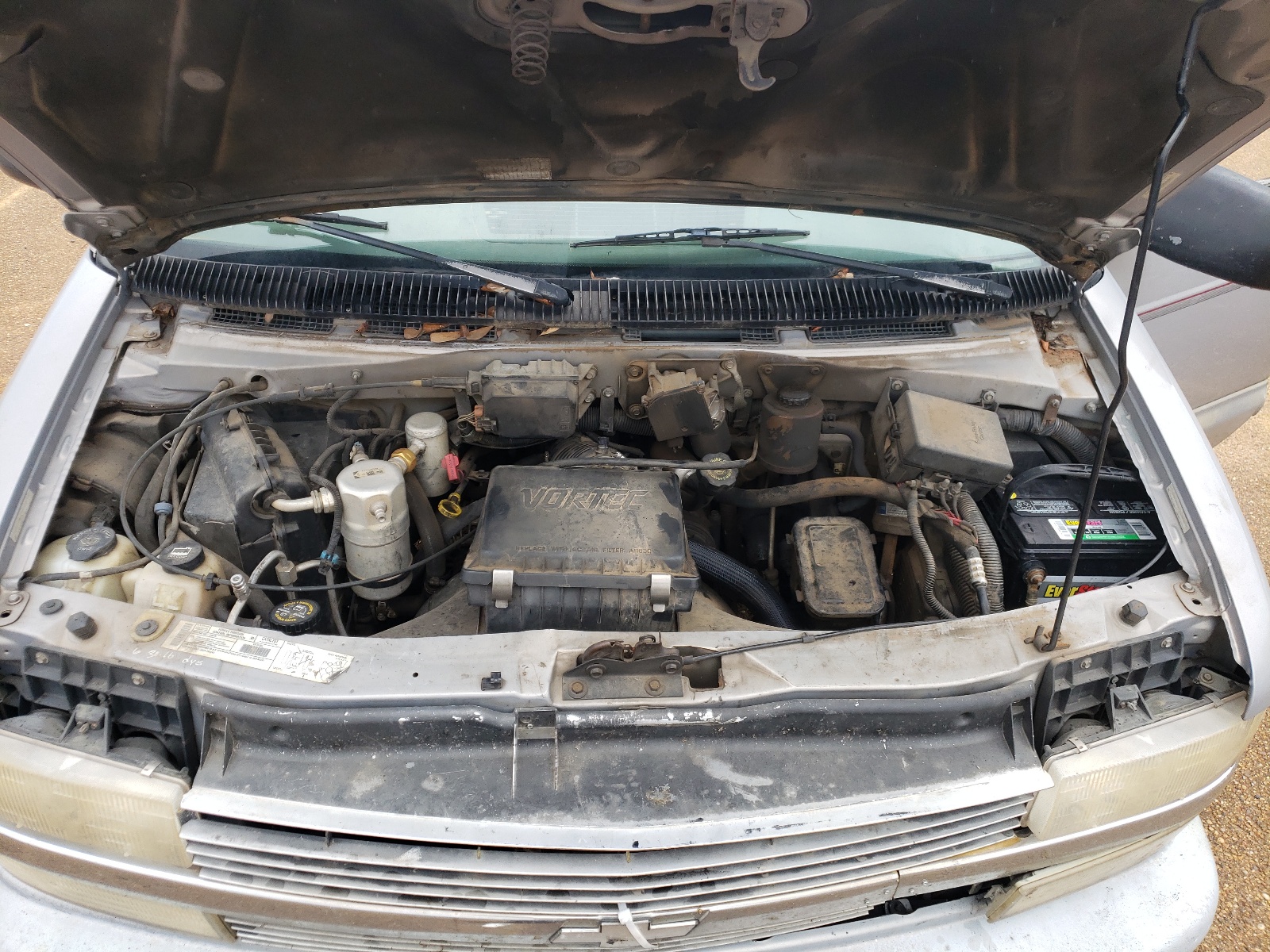 1GNDM19W9YB143880 2000 Chevrolet Astro