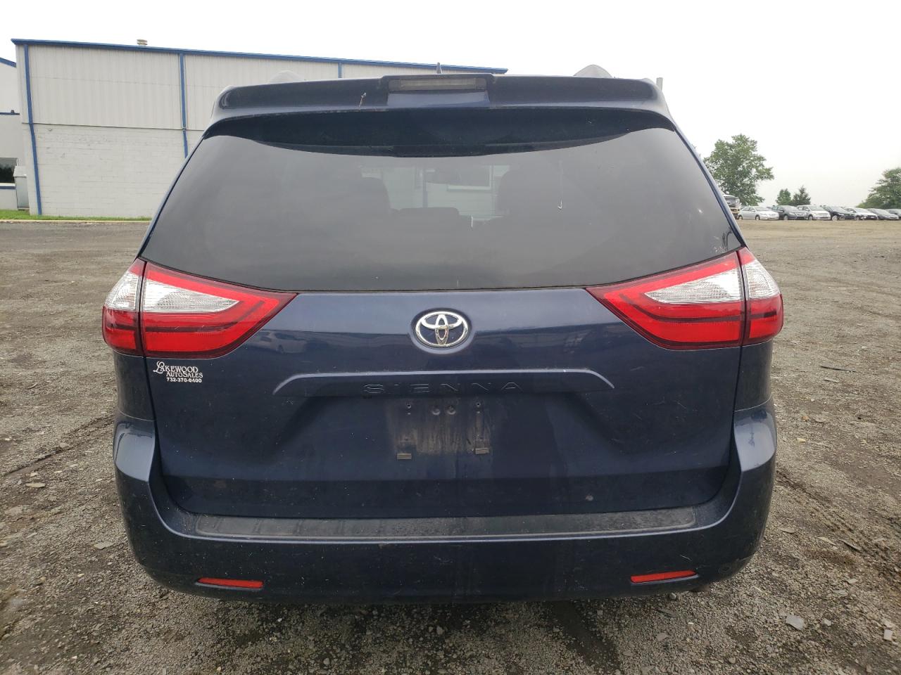 5TDYZ3DC9KS974588 2019 Toyota Sienna Xle