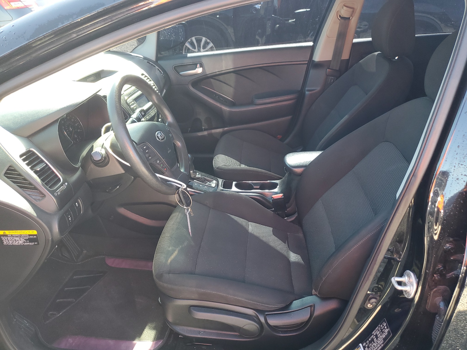 3KPFK4A7XHE145623 2017 Kia Forte Lx