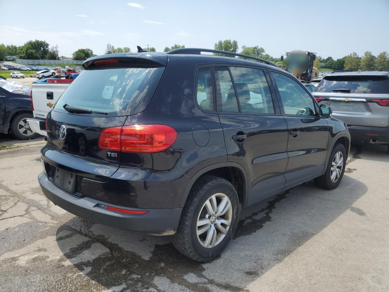 2017 Volkswagen Tiguan S vin: WVGAV7AX1HK033143