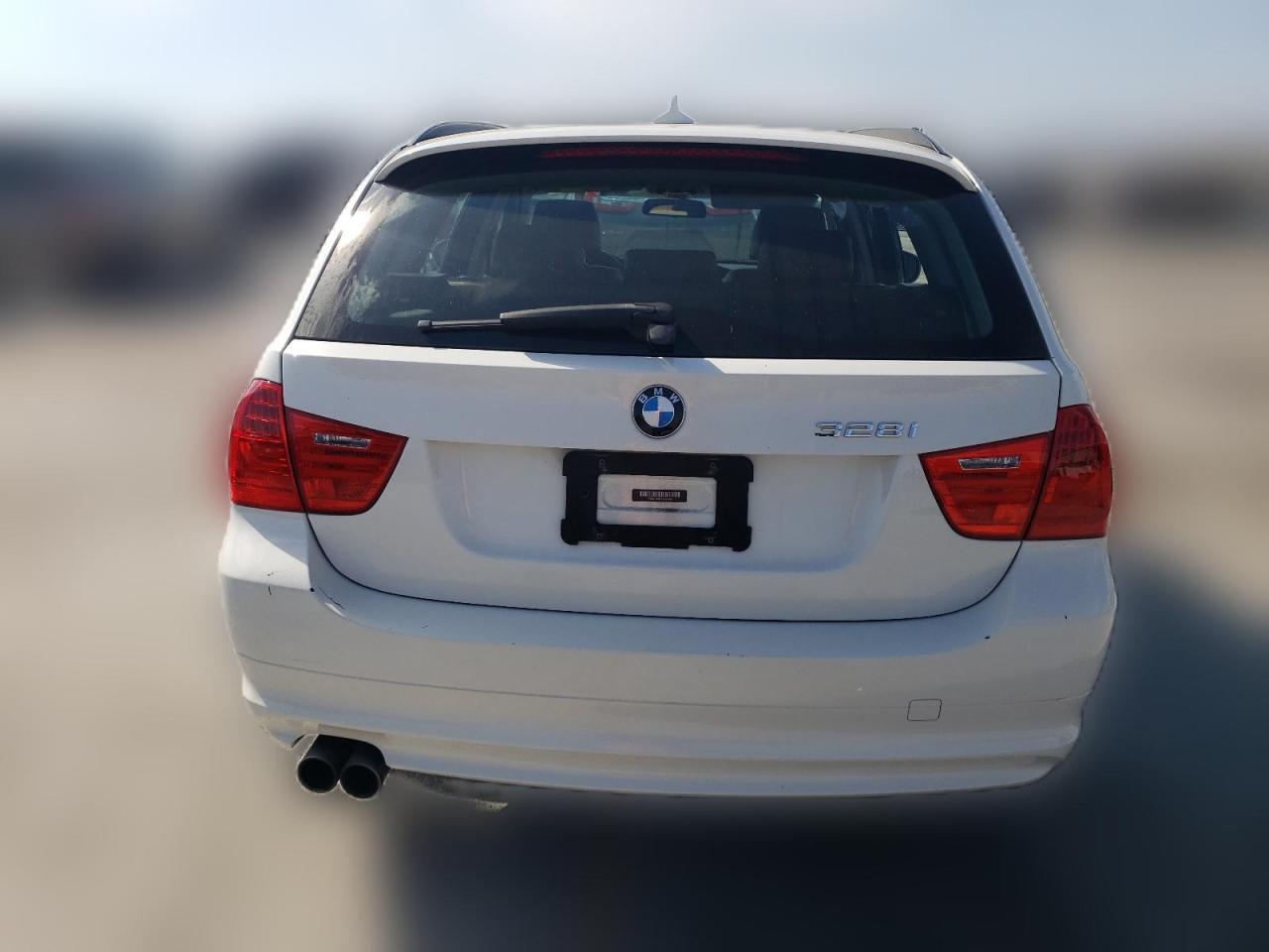 2011 BMW 328 I VIN: WBAUT9C57BA192001 Lot: 64424664