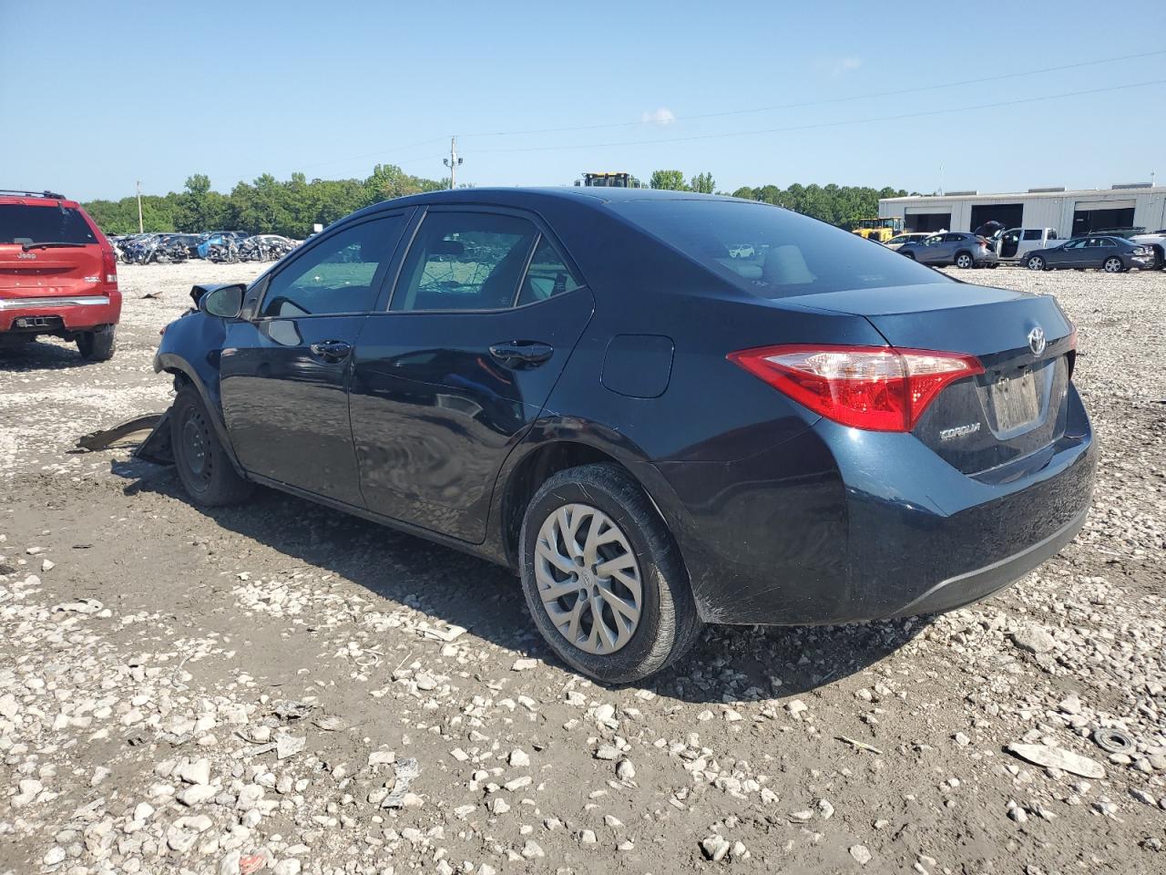 5YFBURHE9JP768150 2018 TOYOTA COROLLA - Image 2