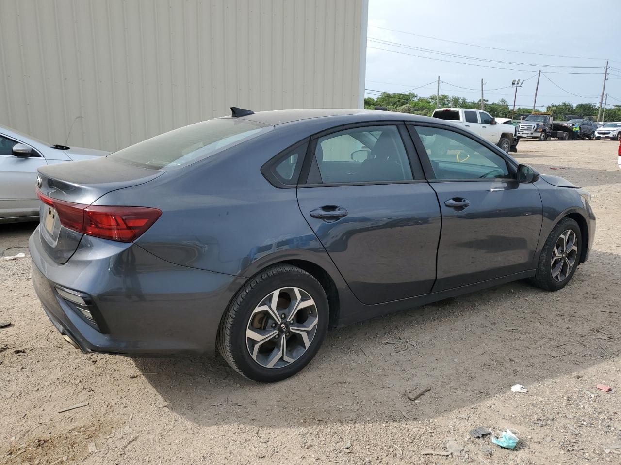 VIN 3KPF24AD0KE069357 2019 KIA FORTE no.3