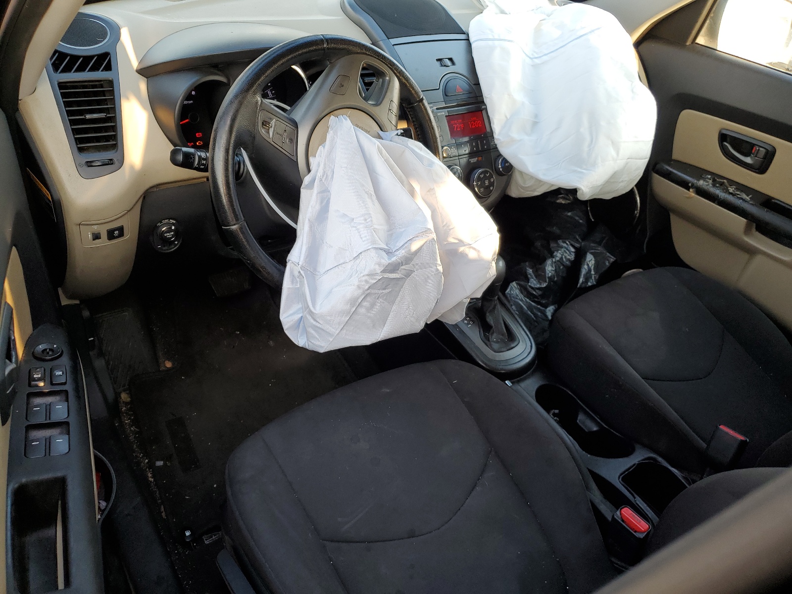 KNDJT2A25B7203015 2011 Kia Soul +