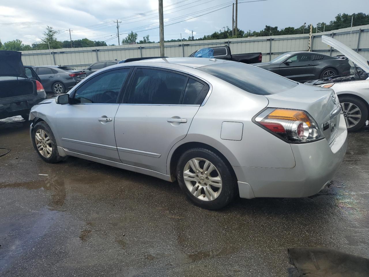 2011 Nissan Altima - Image 2