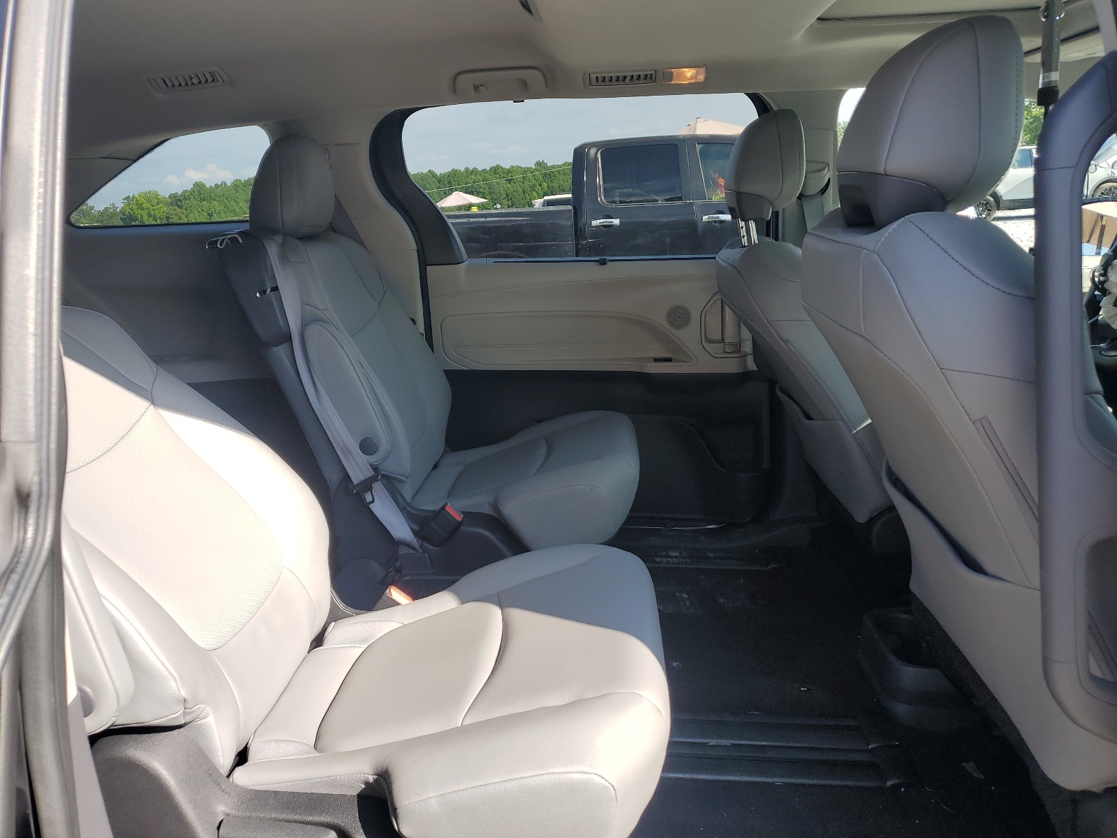 5TDYRKEC0NS120814 2022 Toyota Sienna Xle