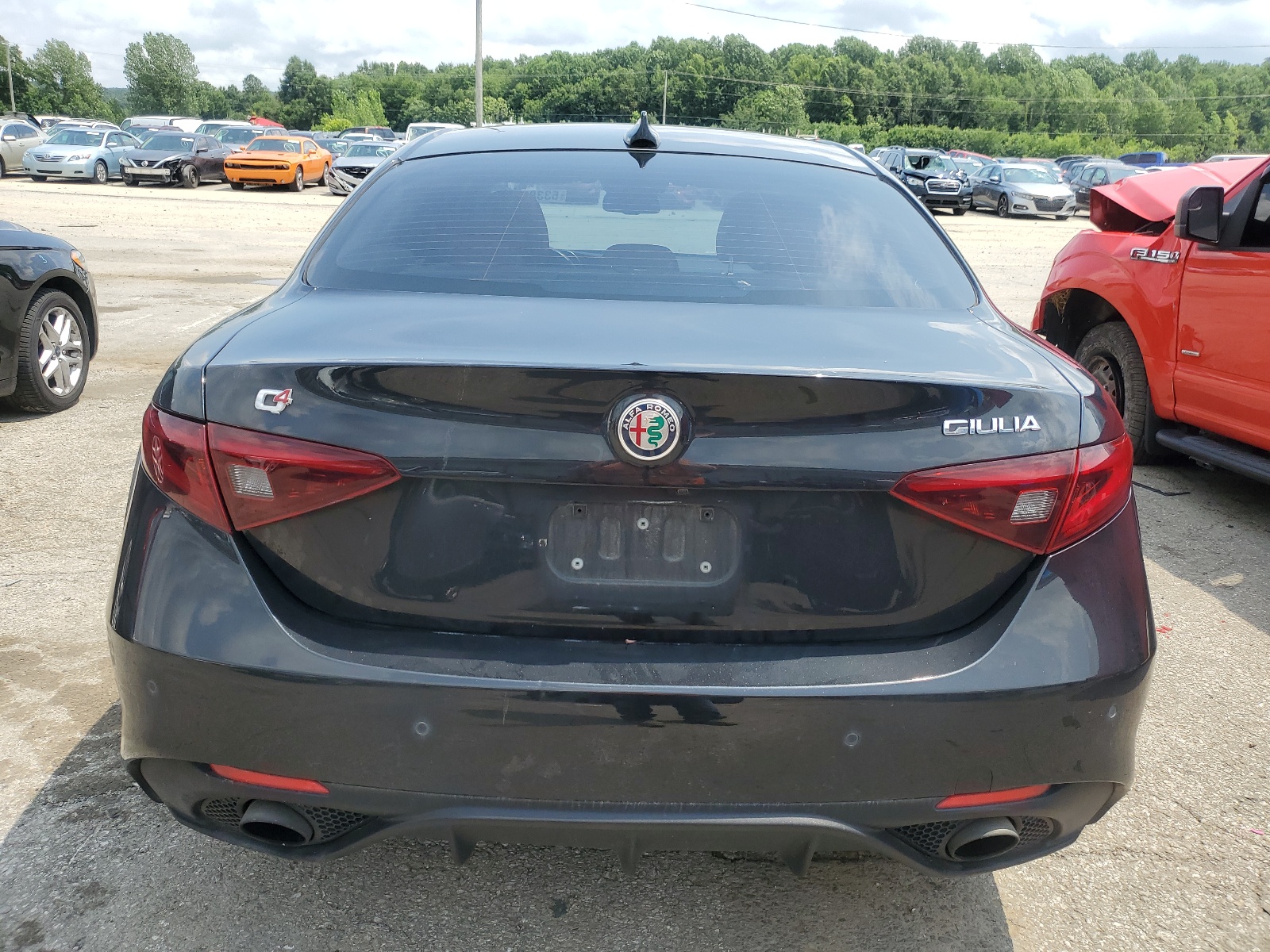 2017 Alfa Romeo Giulia Ti Q4 vin: ZARFAEEN4H7551839