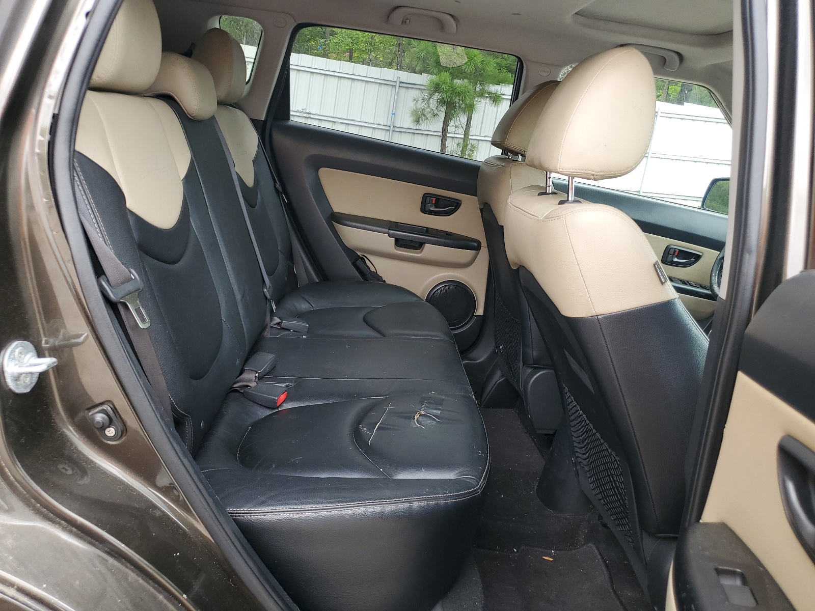 KNDJT2A21B7281095 2011 Kia Soul +