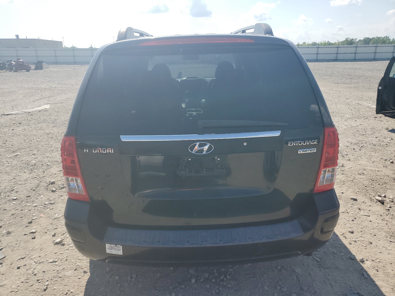 KNDMC233076016104 2007 Hyundai Entourage Gls