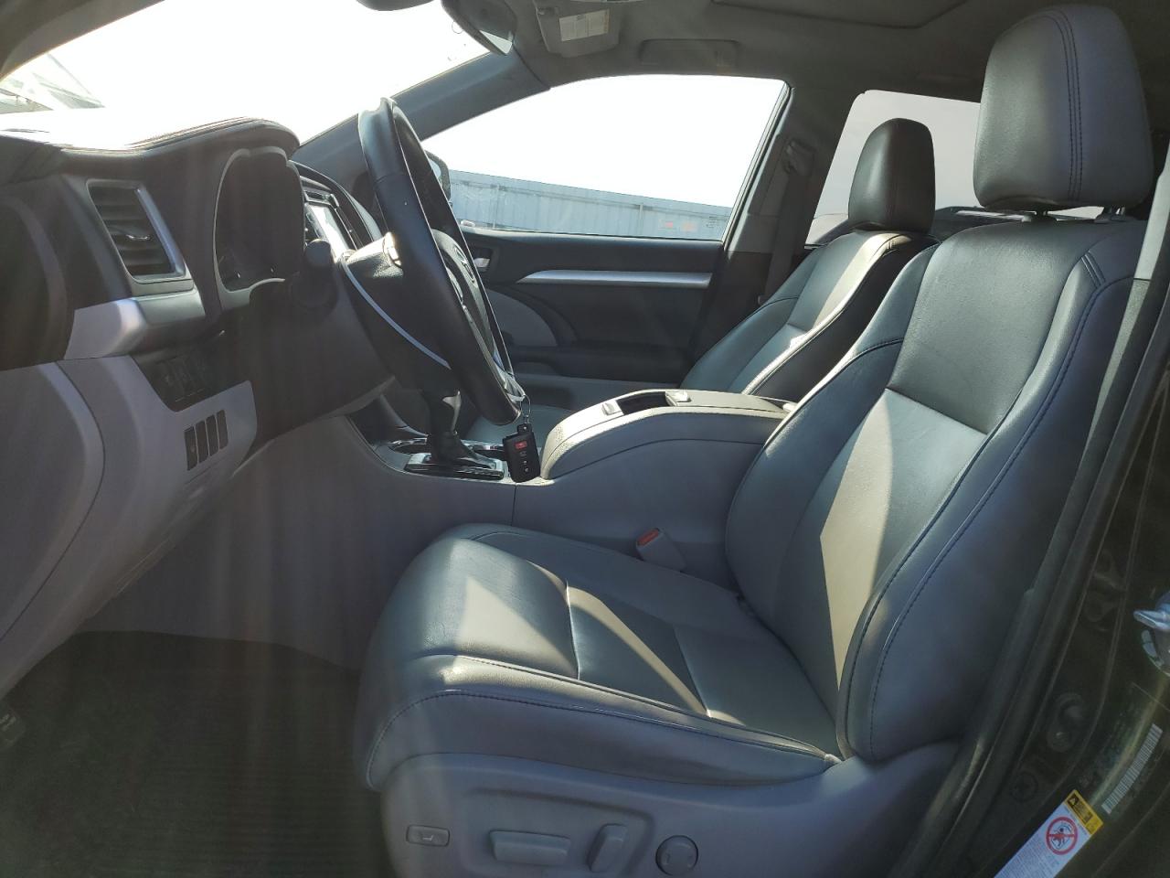 2018 Toyota Highlander Se VIN: 5TDJZRFH4JS558587 Lot: 63386354