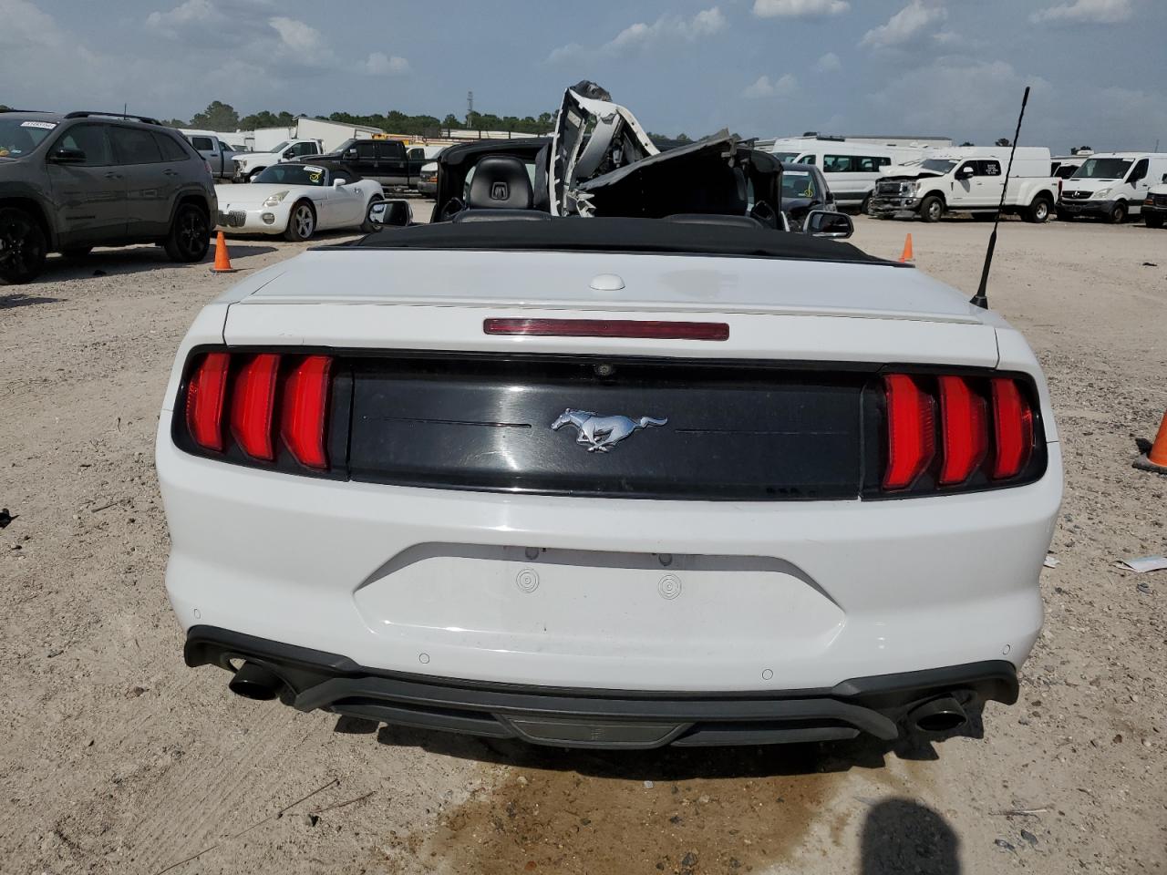 2018 Ford Mustang VIN: 1FATP8UH6J5105840 Lot: 61548924