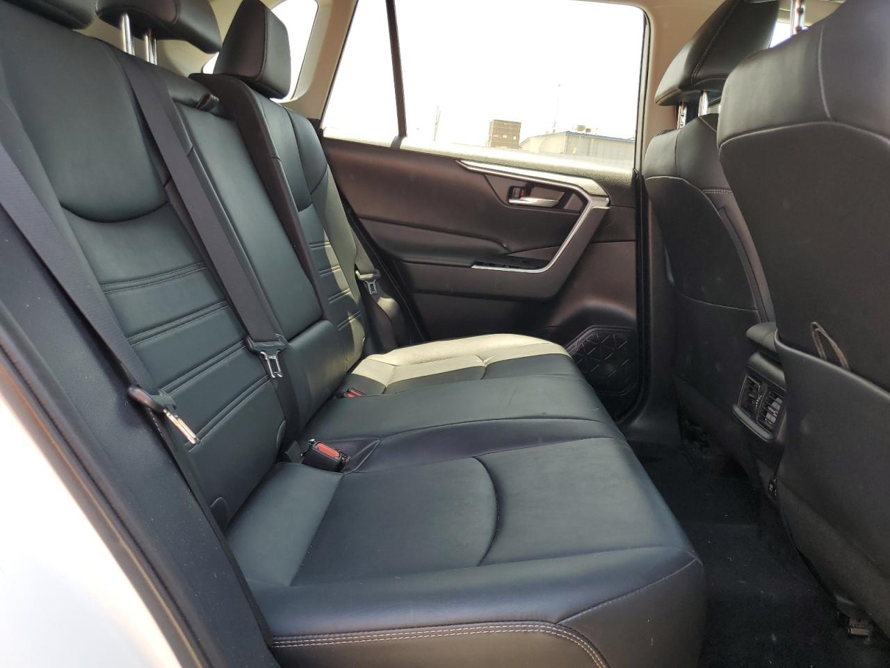 2020 Toyota Rav4 Xle Premium VIN: 2T3C1RFV0LW066100 Lot: 64781954