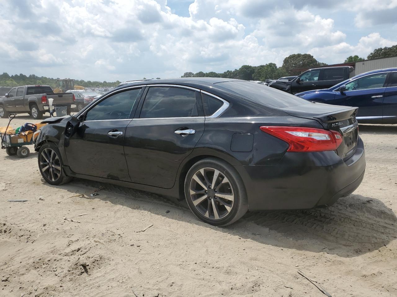 2016 Nissan Altima - Image 2