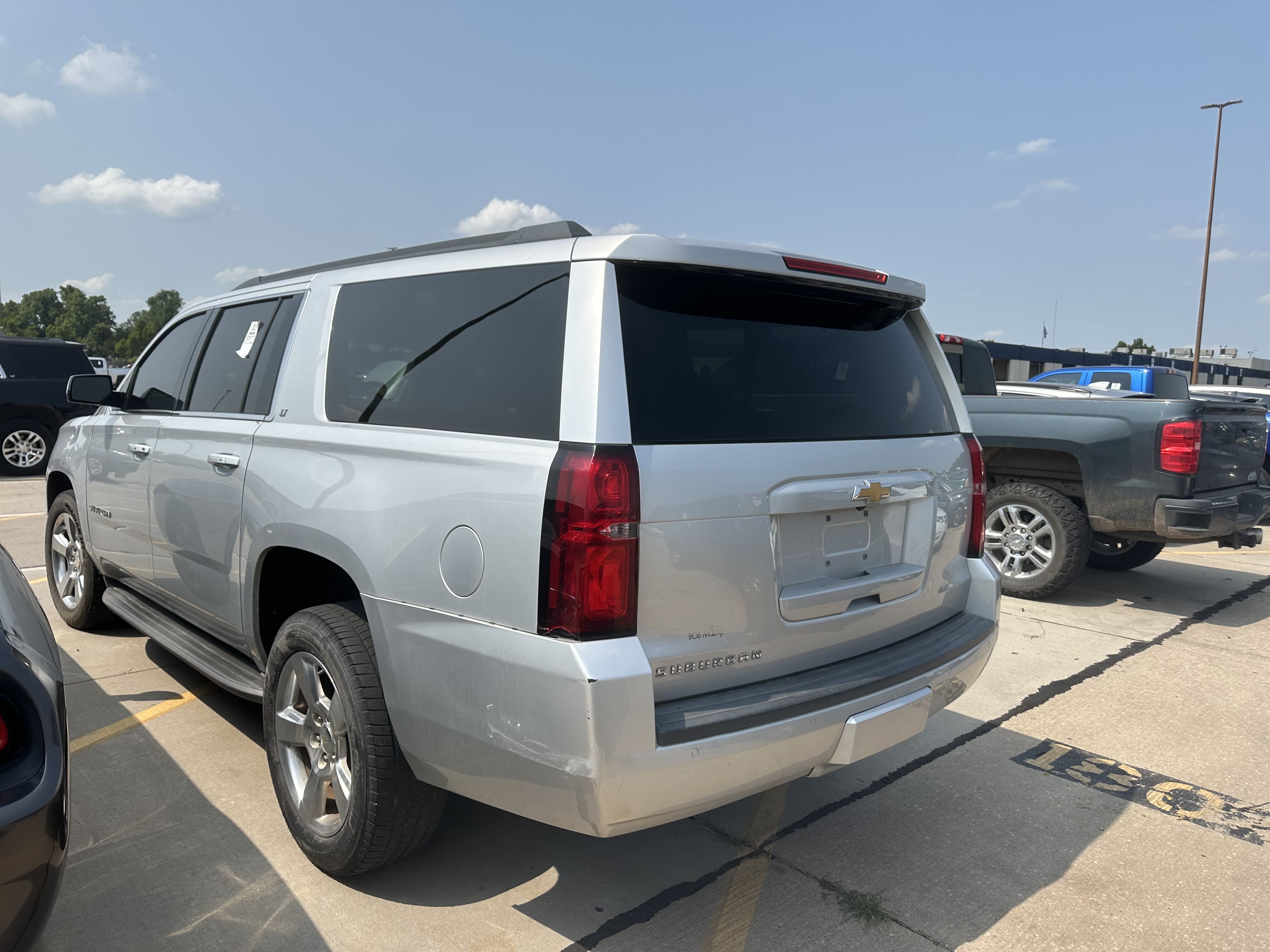 2016 Chevrolet Suburban C1500 Lt vin: 1GNSCHKC4GR189495