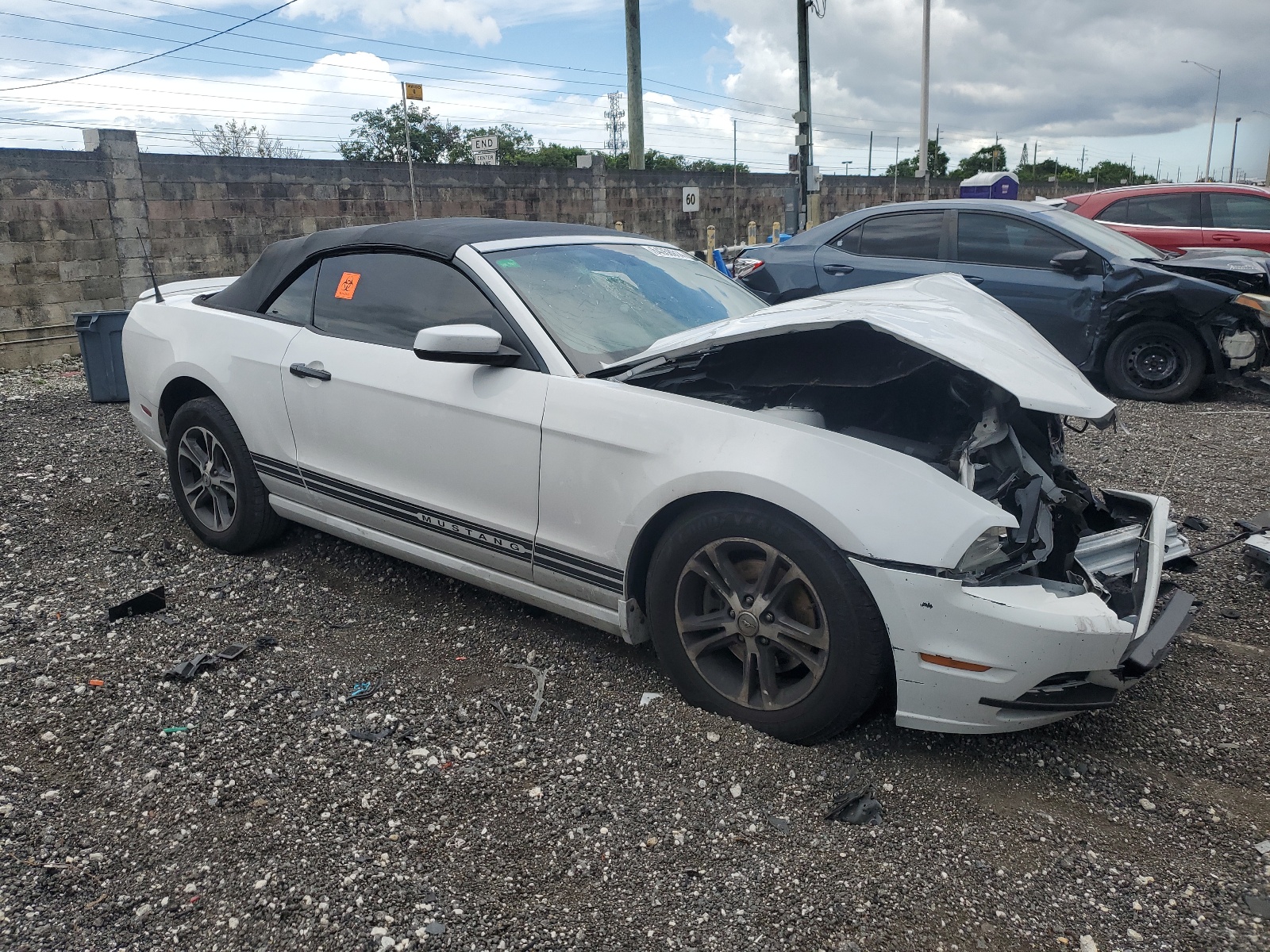 2014 Ford Mustang vin: 1ZVBP8EM8E5311116