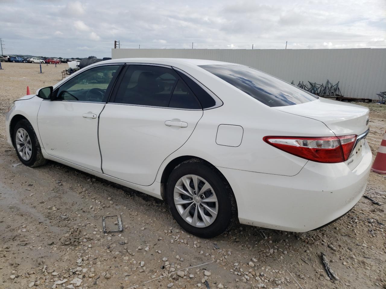 4T1BF1FK5FU896315 2015 TOYOTA CAMRY - Image 2