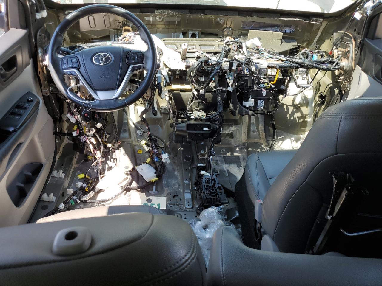 2015 Toyota Highlander Le VIN: 5TDZKRFH1FS066842 Lot: 63293984