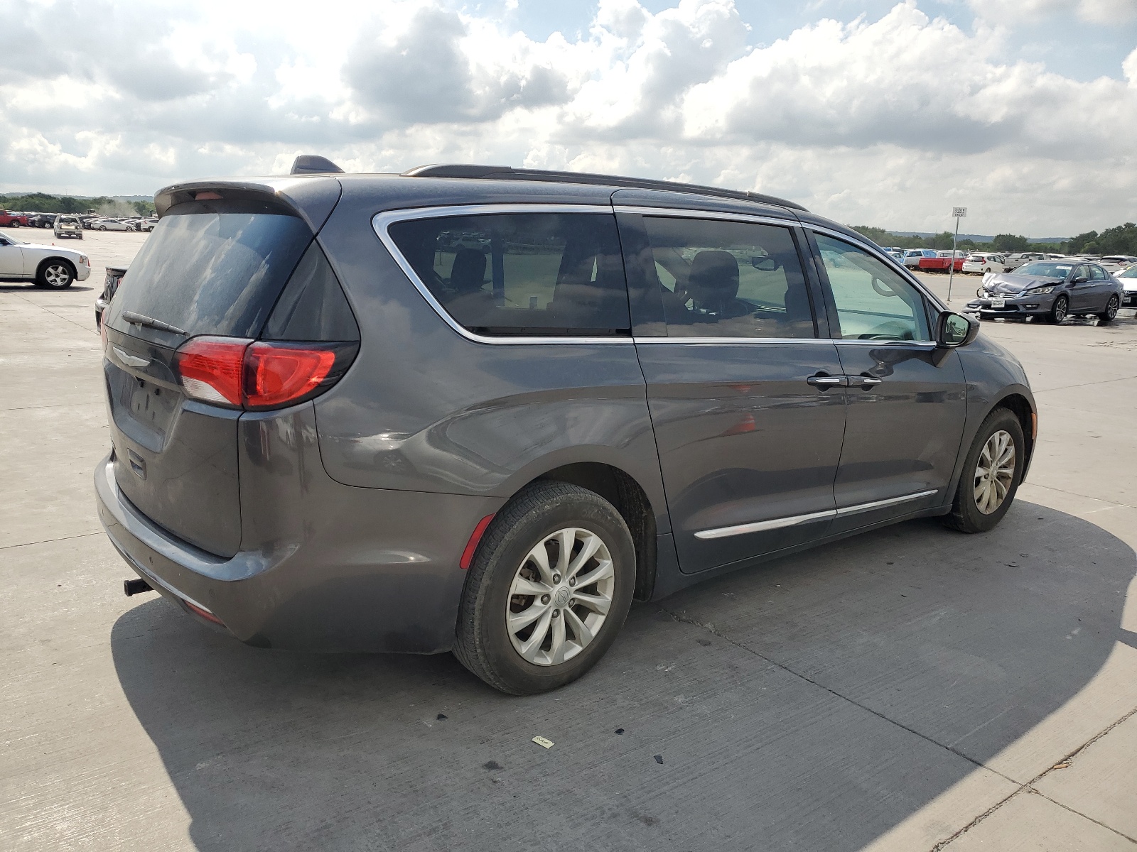 2017 Chrysler Pacifica Touring L vin: 2C4RC1BG6HR516637