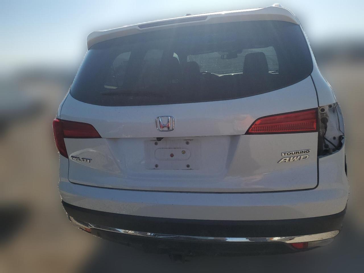 2018 Honda Pilot Touring VIN: 5FNYF6H9XJB011470 Lot: 63936964