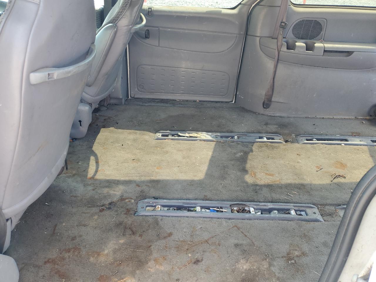 2000 Chrysler Grand Voyager VIN: 2C4GJ24G2YR833489 Lot: 64434494