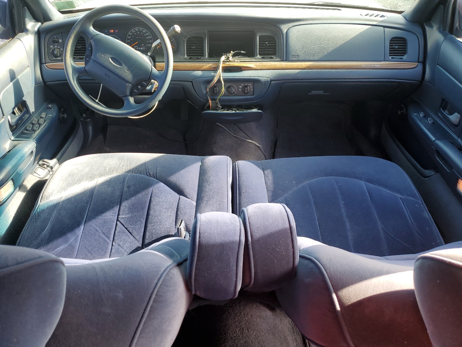 2FALP73W3TX166526 1996 Ford Crown Victoria