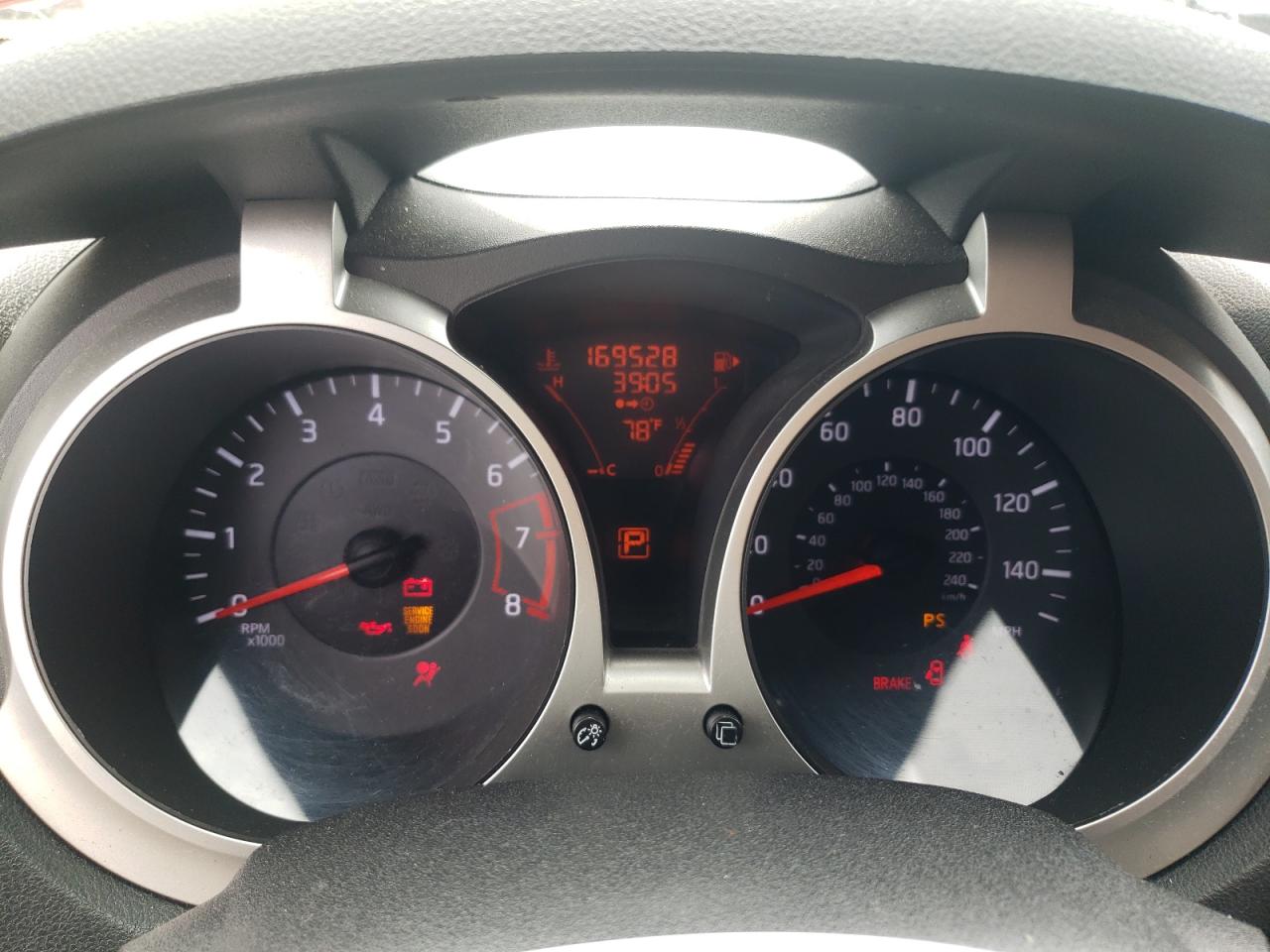 2011 Nissan Juke S VIN: JN8AF5MR8BT002318 Lot: 64681324