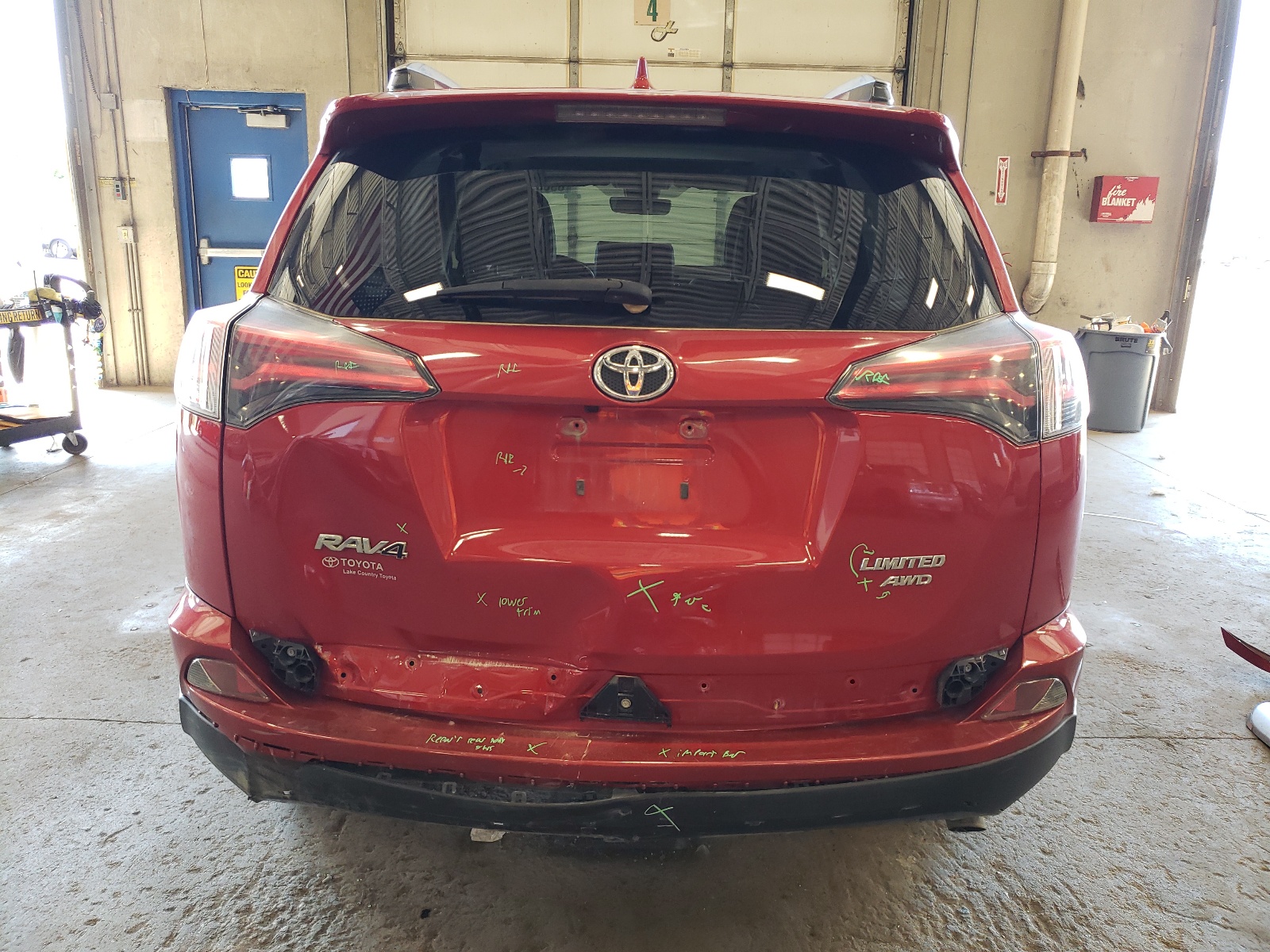 JTMDFREV5HJ160289 2017 Toyota Rav4 Limited
