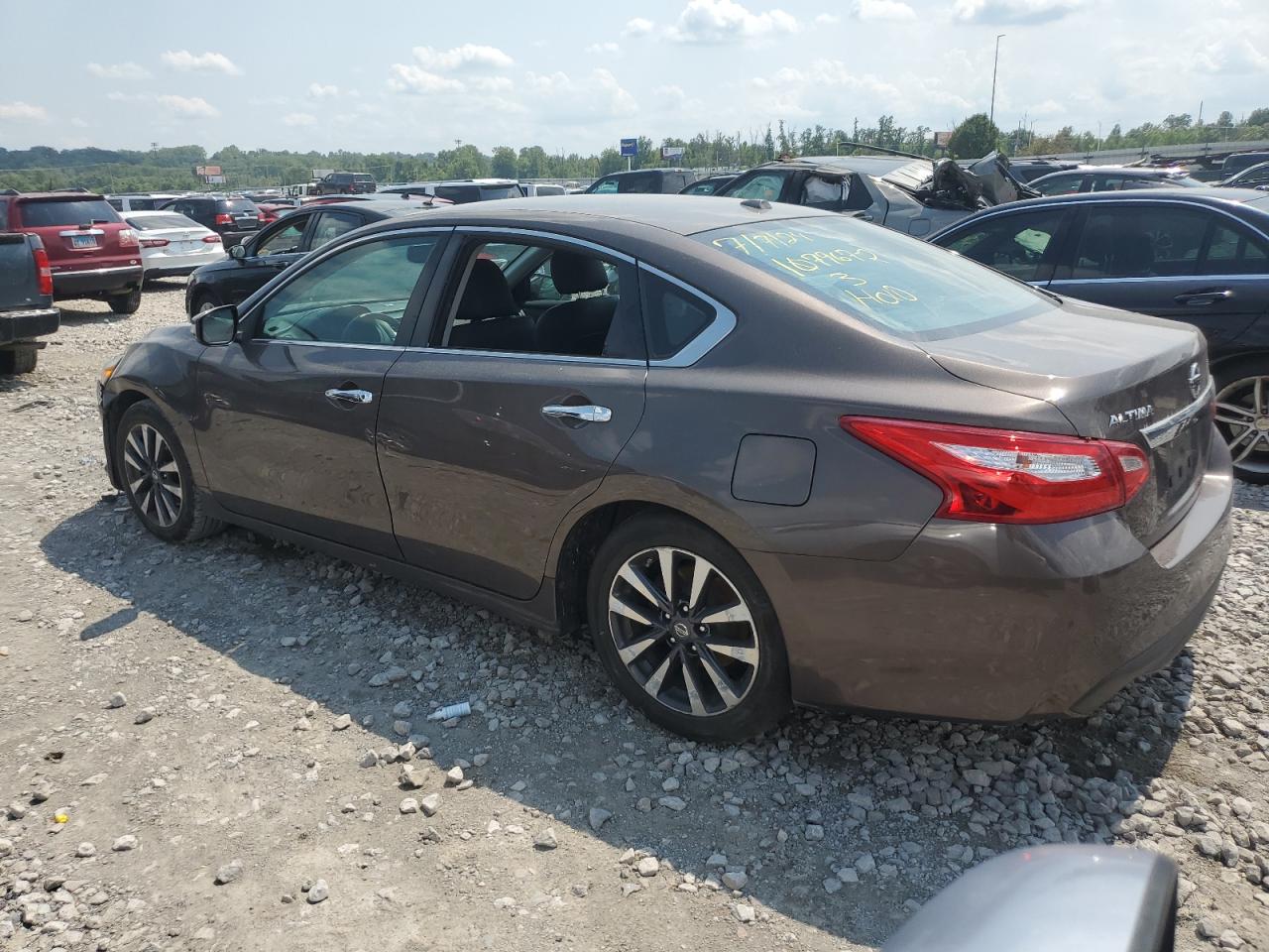 1N4AL3AP4HC170175 2017 NISSAN ALTIMA - Image 2