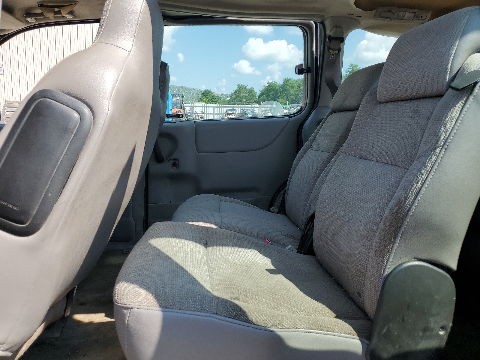 1GNDU23EX2D158549 2002 Chevrolet Venture Economy