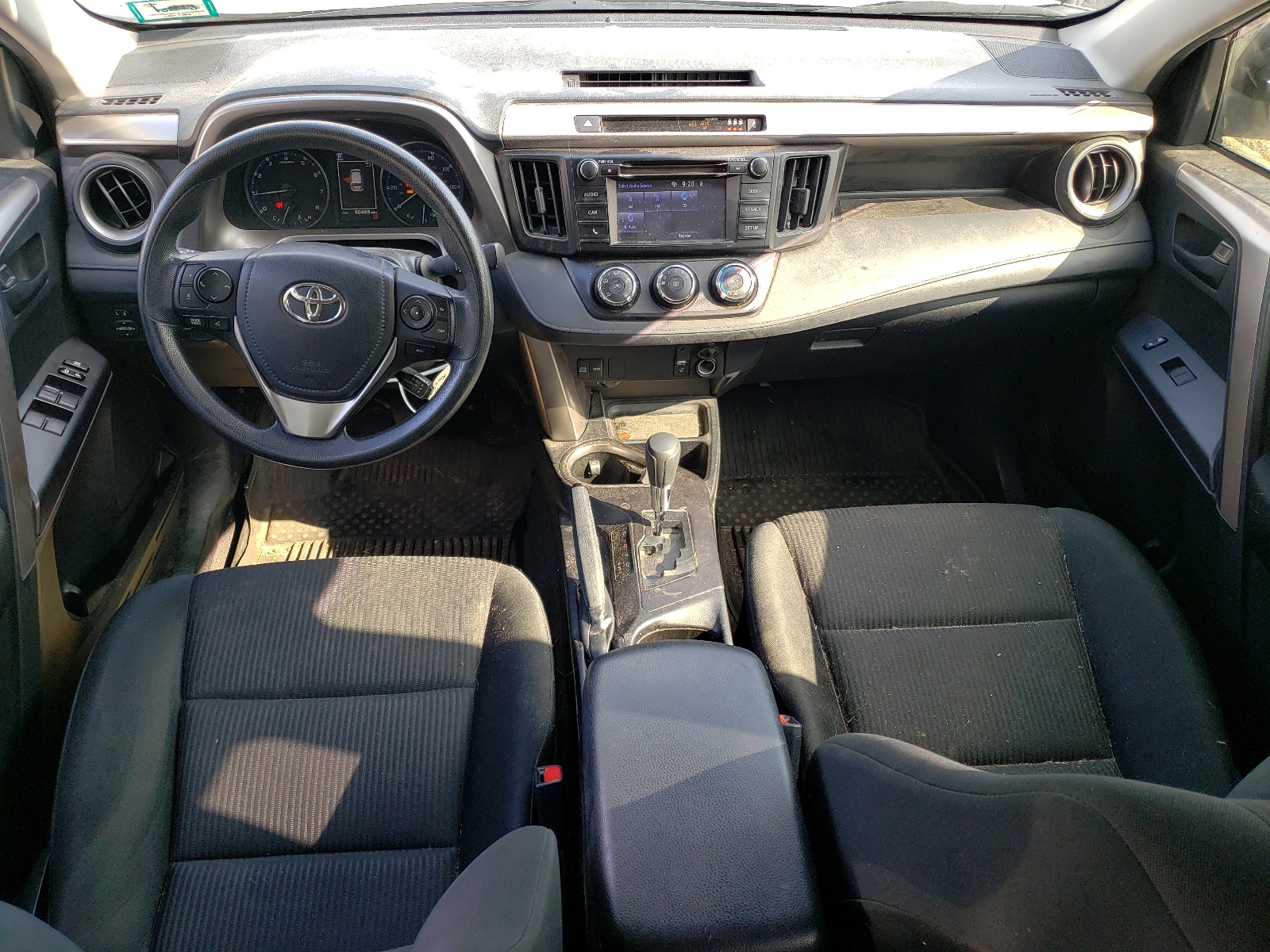 JTMBFREV5JJ245971 2018 Toyota Rav4 Le