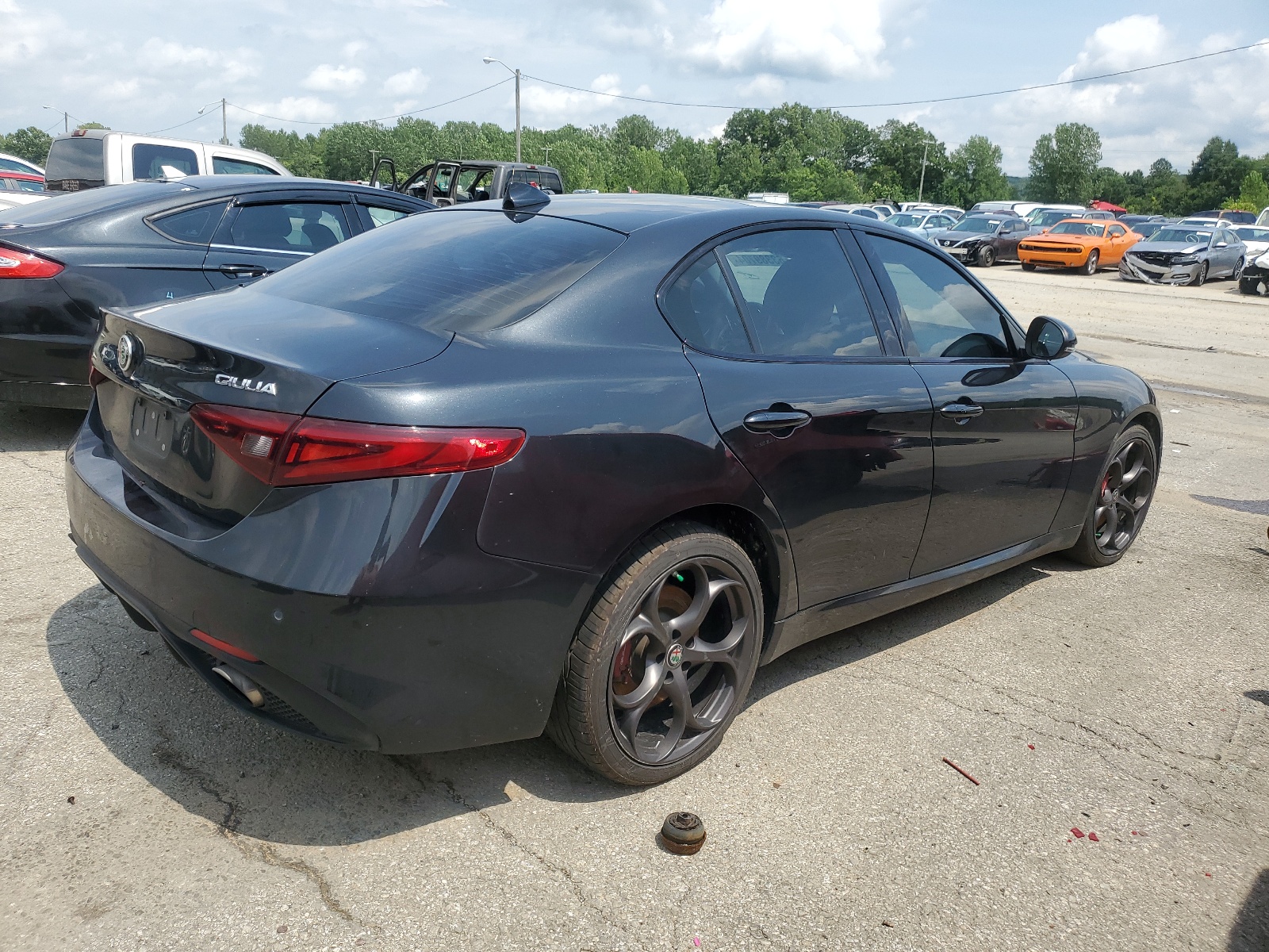 2017 Alfa Romeo Giulia Ti Q4 vin: ZARFAEEN4H7551839