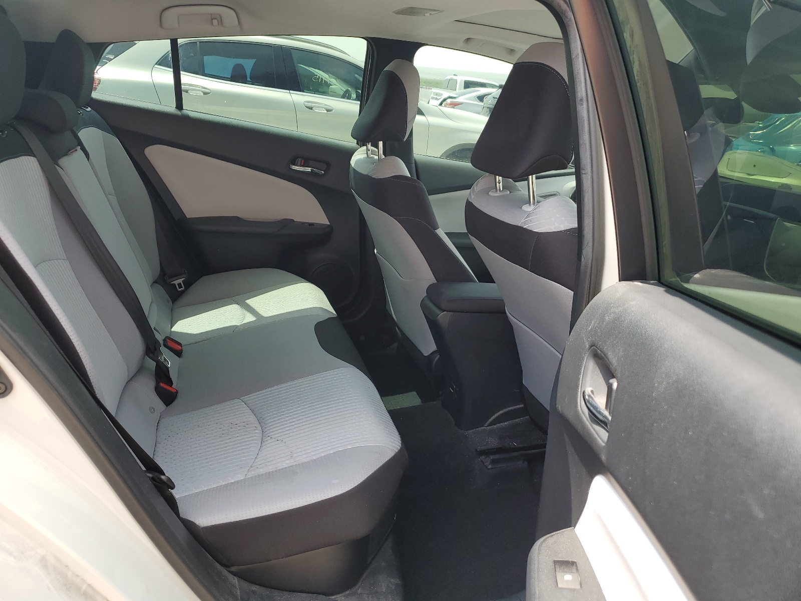 JTDKARFUXG3008149 2016 Toyota Prius