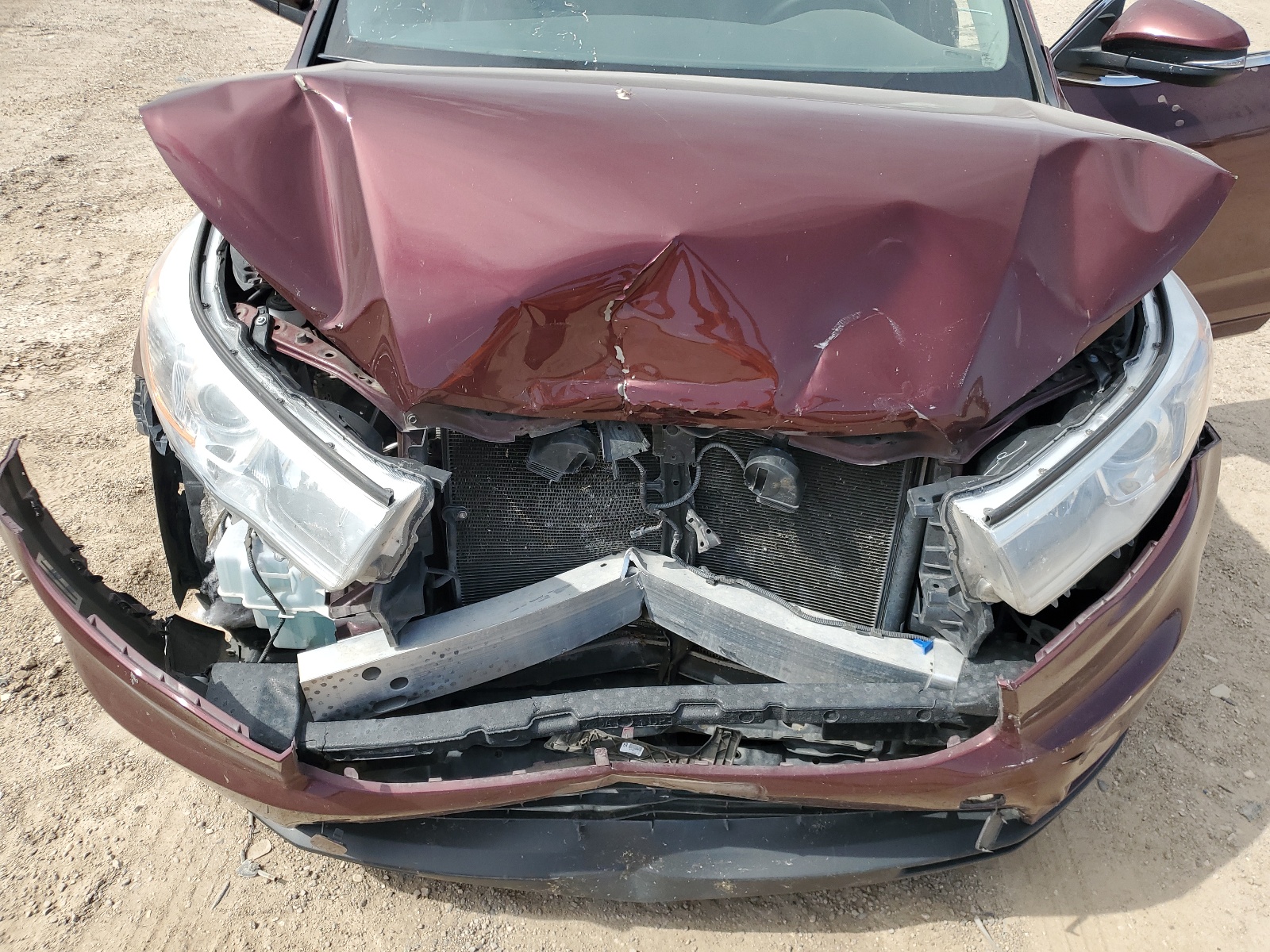 5TDZKRFH8FS118354 2015 Toyota Highlander Le