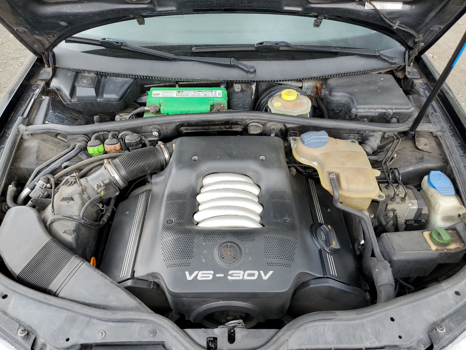 WVWUH23B1YE318484 2000 Volkswagen Passat Glx 4Motion