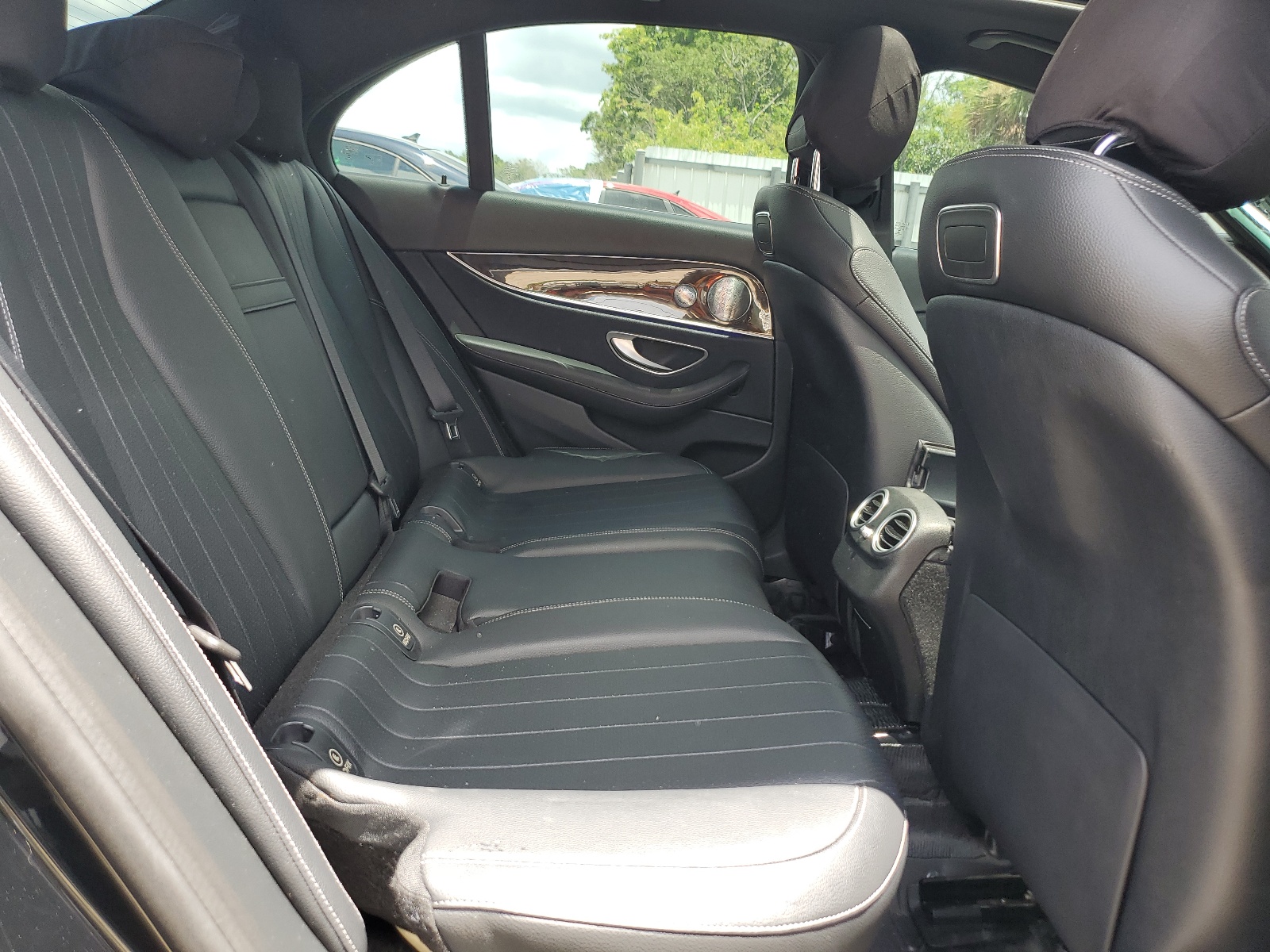 WDDZF4JB2KA558190 2019 Mercedes-Benz E 300