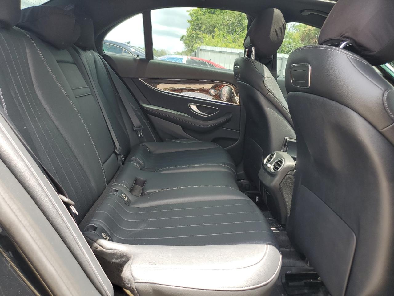 2019 Mercedes-Benz E 300 VIN: WDDZF4JB2KA558190 Lot: 63543714