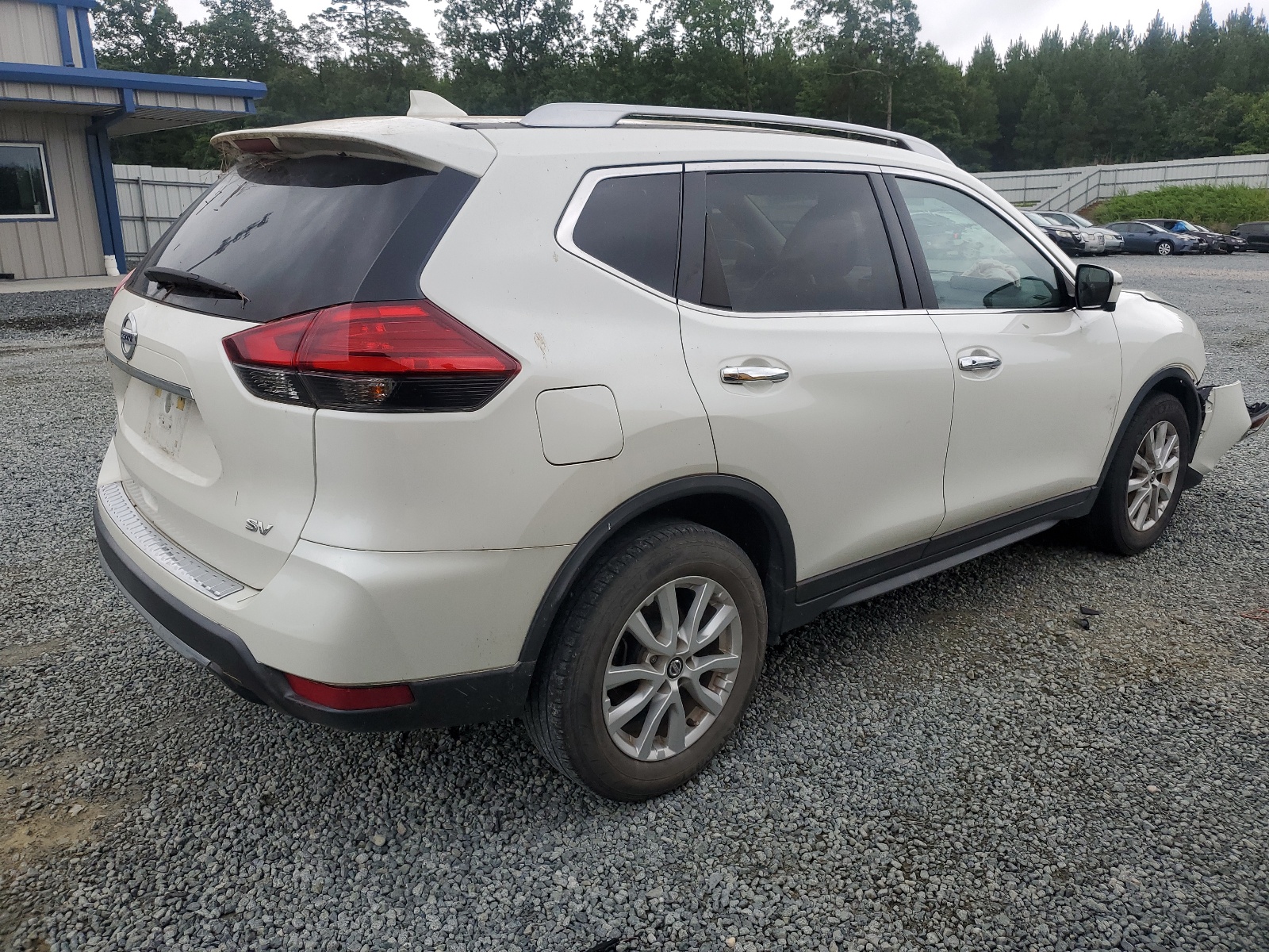 2017 Nissan Rogue S vin: KNMAT2MT8HP570553