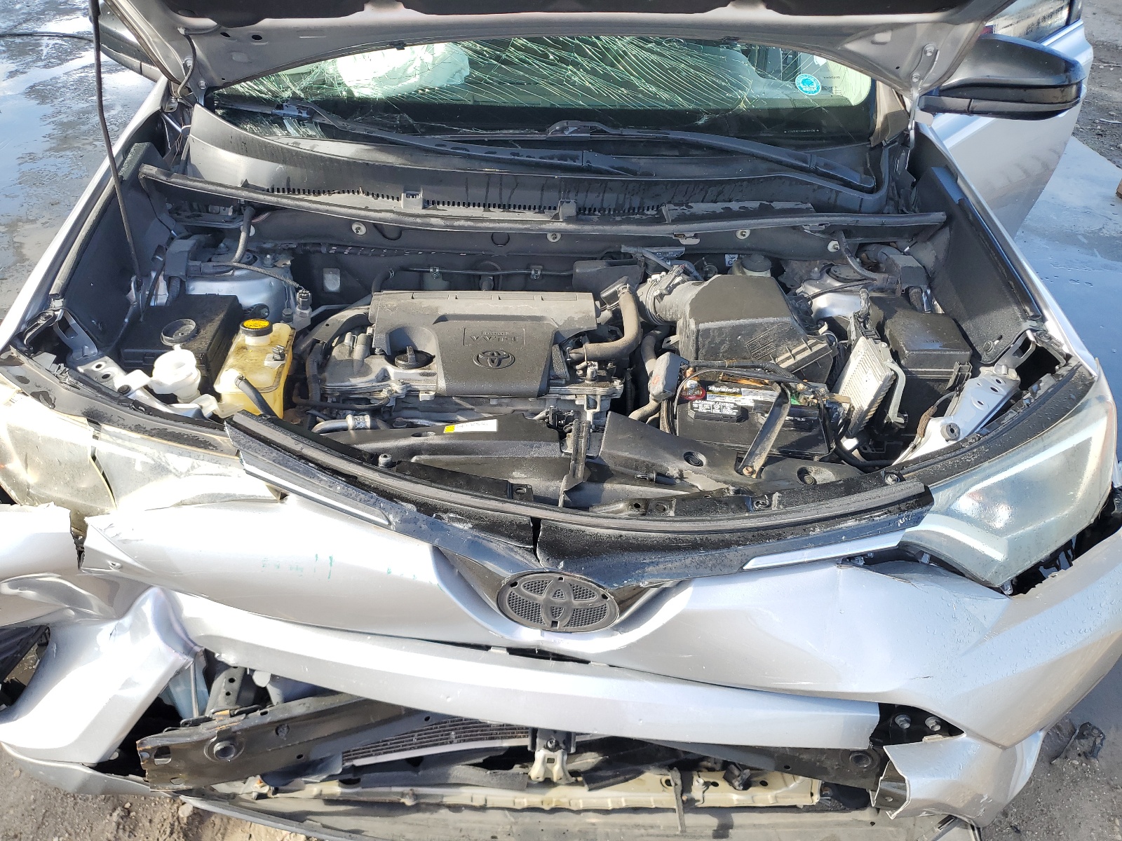 2T3ZFREVXGW301136 2016 Toyota Rav4 Le