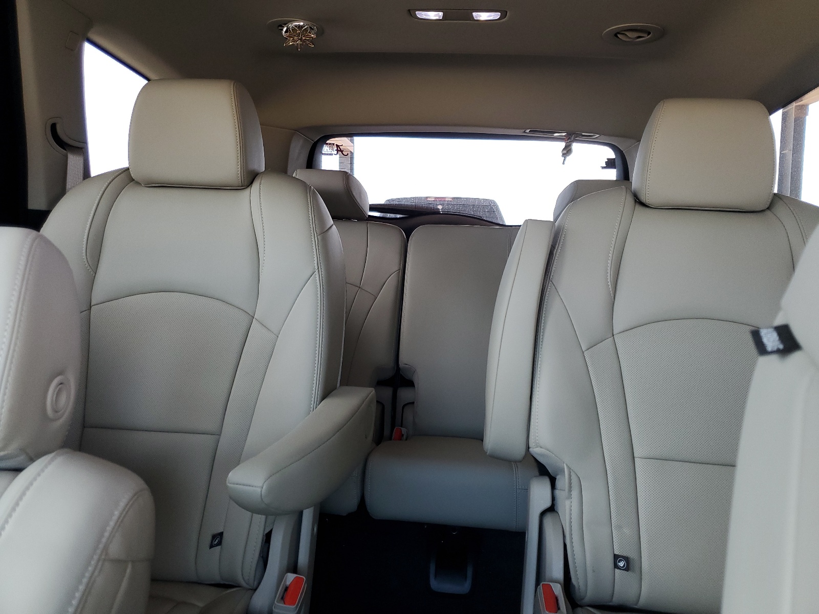 5GAERBKW7KJ223305 2019 Buick Enclave Essence