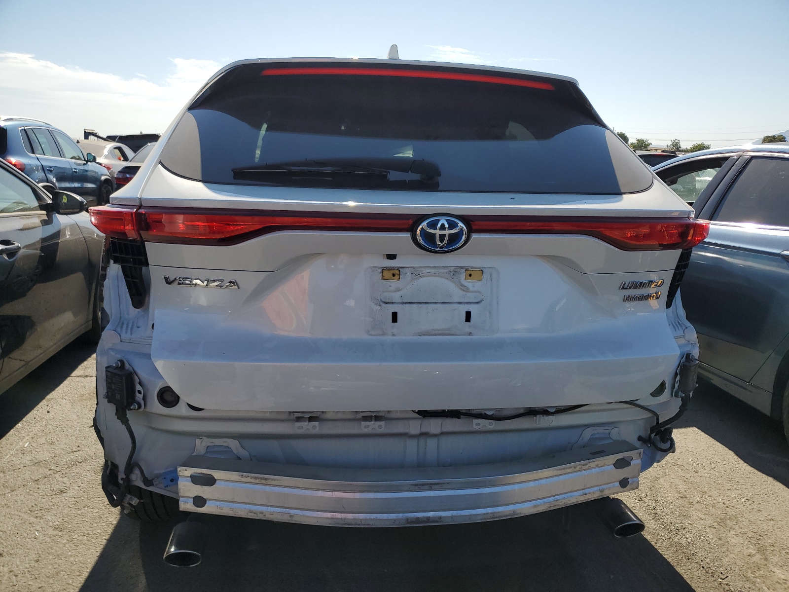 JTEAAAAH9MJ046000 2021 Toyota Venza Le